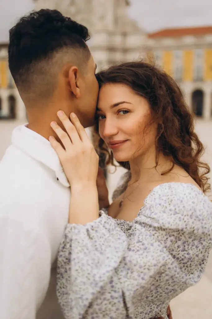 Close portrait of a couple at Praça do Comércio