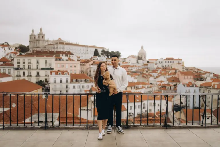 Couple with their dog at the Portas do Sol viewpoint