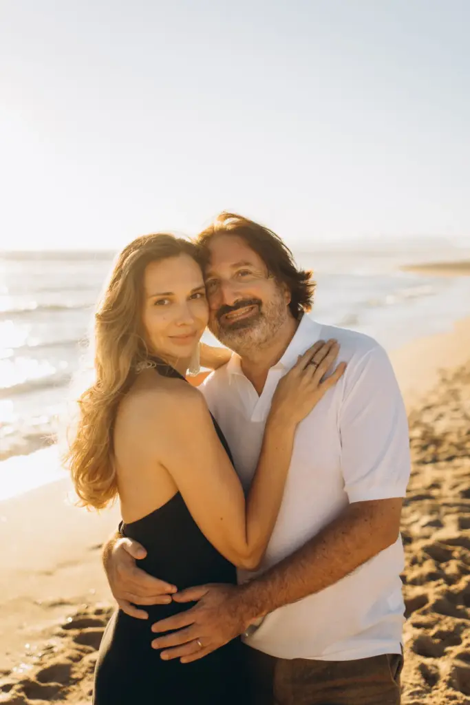 Couple embracing on the beach at Costa da Caparica