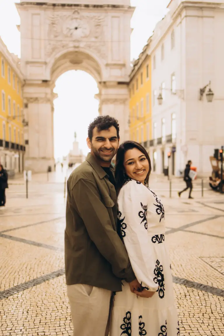 Couple in front of the Rua Augusta Arch
