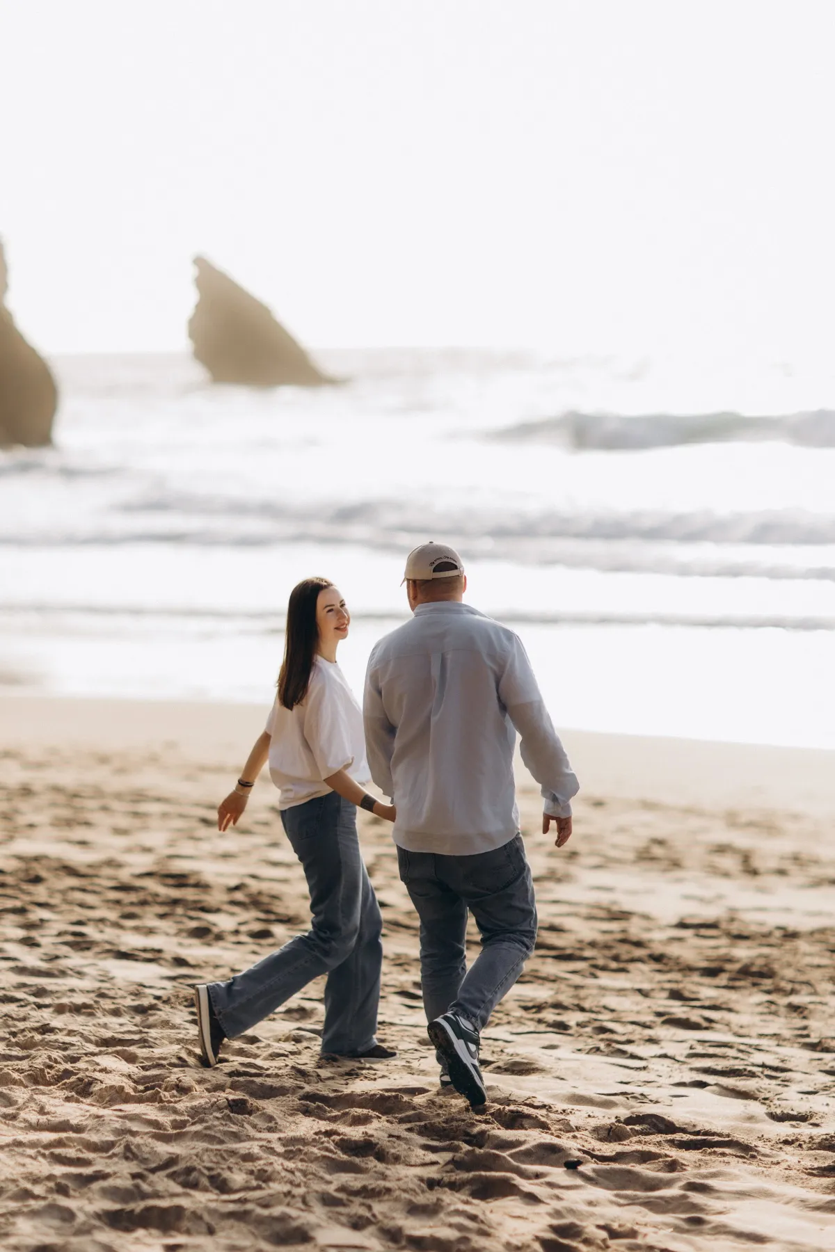 Couple photoshoot on the cliffs of Praia da Adraga