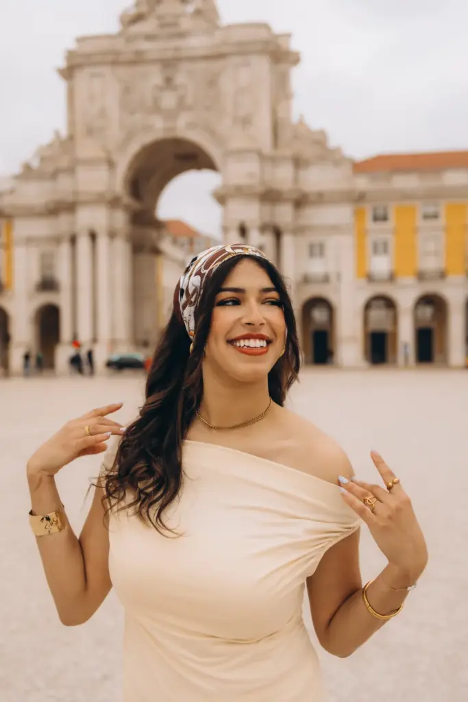 Woman smiling in Praça do Comércio